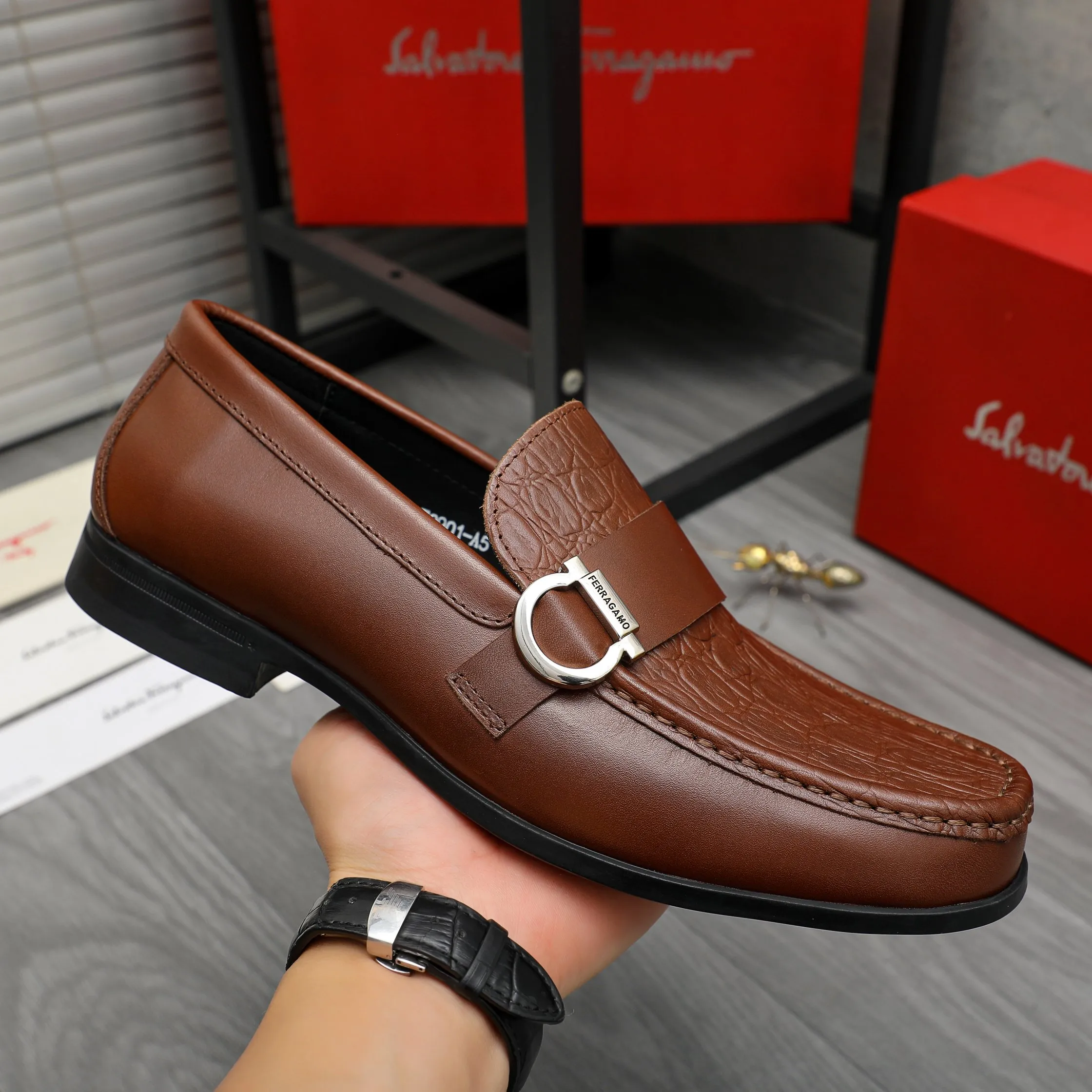 Men's shoes 💰p460 Product trademark: Ferragamo " Ferragamo ] Business slip-on leather shoes Regular size: 38-45 Product material: Selected stone grain cowhide upper, cowhide lining, original rubber outsole